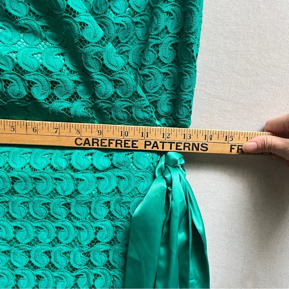 Diane von Furstenberg Derbette Wrap Lace Dress Sz 4 - Picture 7 of 10